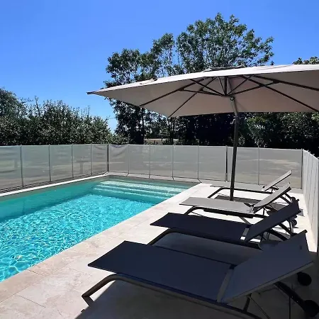 Ferienhaus Superbe Maison En Pierre Climatisee Avec Piscine *