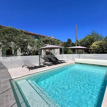 Ferienhaus Superbe Maison En Pierre Climatisee Avec Piscine