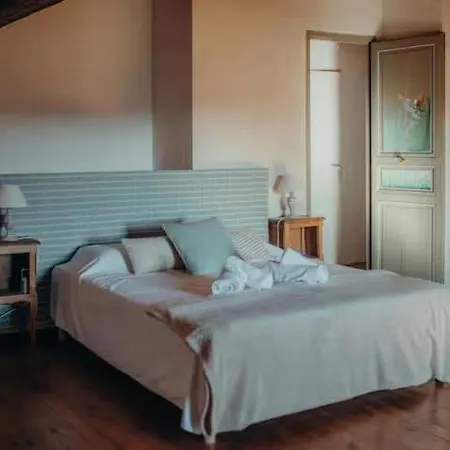 Prázdninový dům Superbe Maison En Pierre Climatisee Avec Piscine